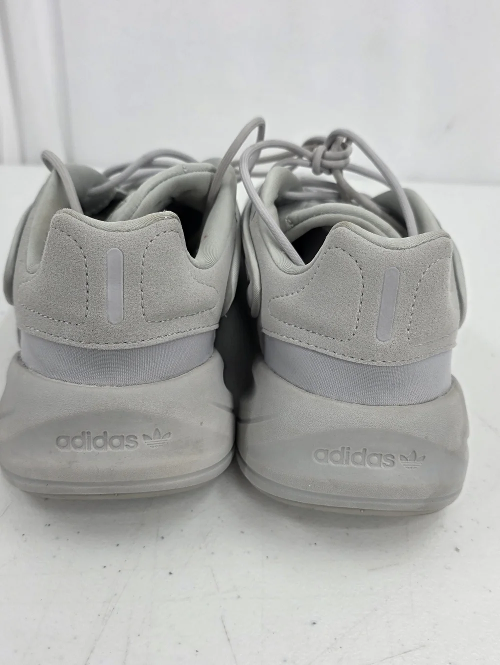 adidas Originals Ozelia‎ Men's Silver Triple Grey Shoe Sneakers HO4252 Size 7.